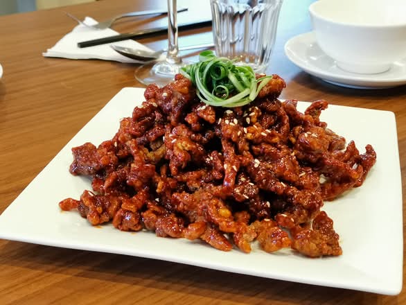 Deep fried thread steak in peking sauce 干烧牛柳丝